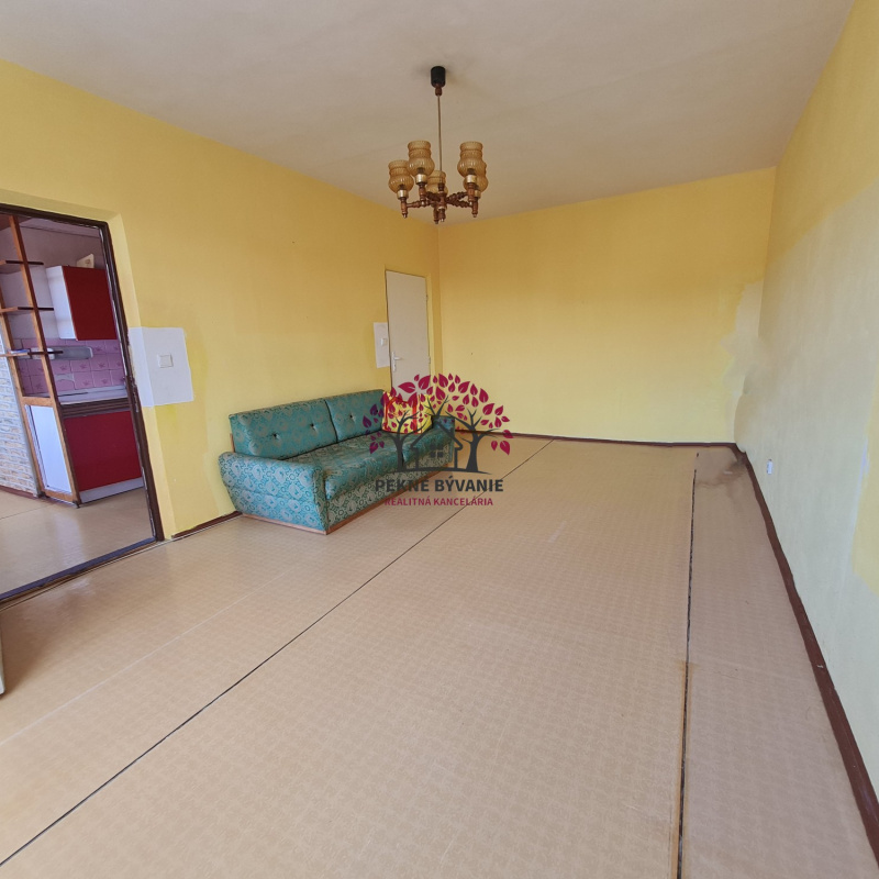  Nehnuteľnosti / R E Z E R V O V A N E - 3 i byt v centre Brezna 84m2 - foto