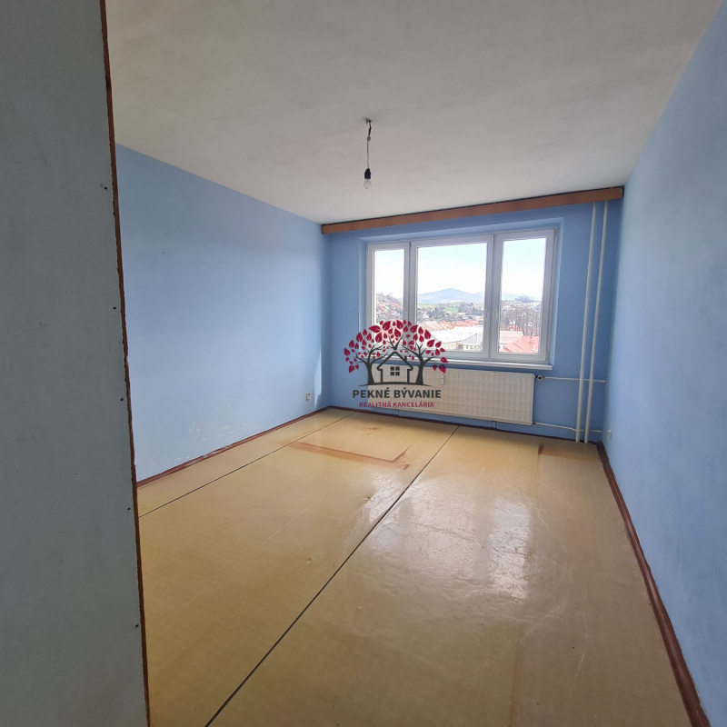  Nehnuteľnosti / R E Z E R V O V A N E - 3 i byt v centre Brezna 84m2 - foto