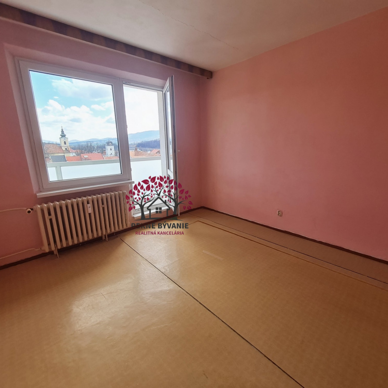  Nehnuteľnosti / R E Z E R V O V A N E - 3 i byt v centre Brezna 84m2 - foto