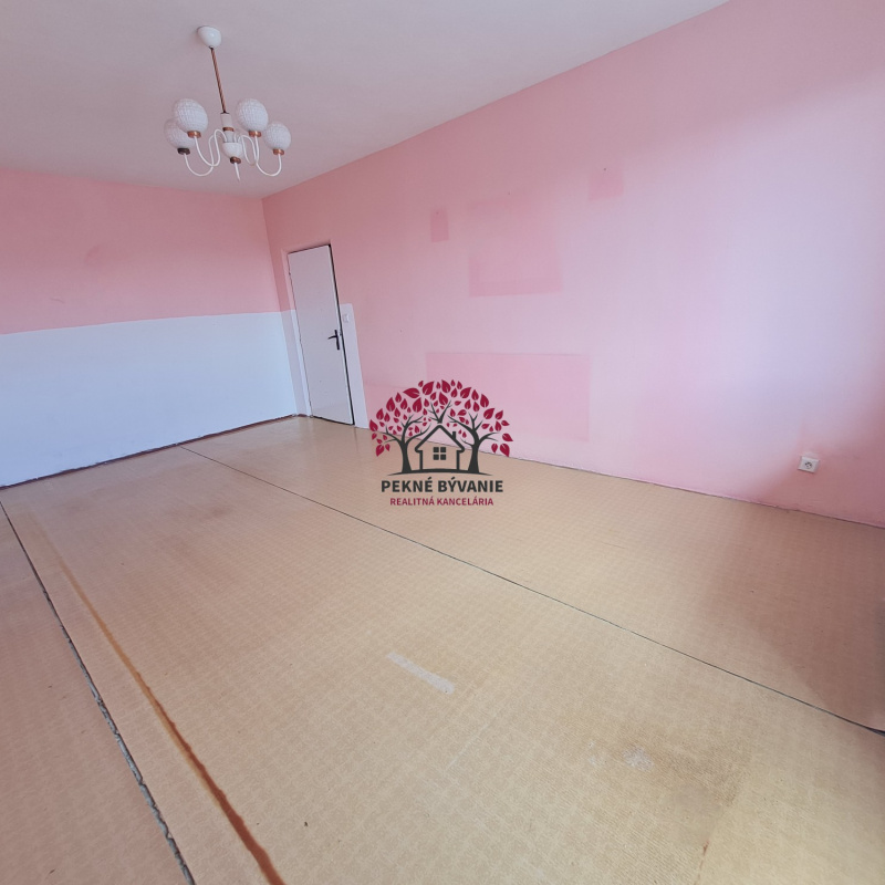  Nehnuteľnosti / R E Z E R V O V A N E - 3 i byt v centre Brezna 84m2 - foto