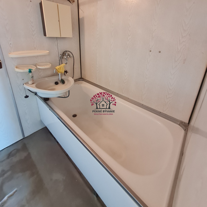  Nehnuteľnosti / R E Z E R V O V A N E - 3 i byt v centre Brezna 84m2 - foto