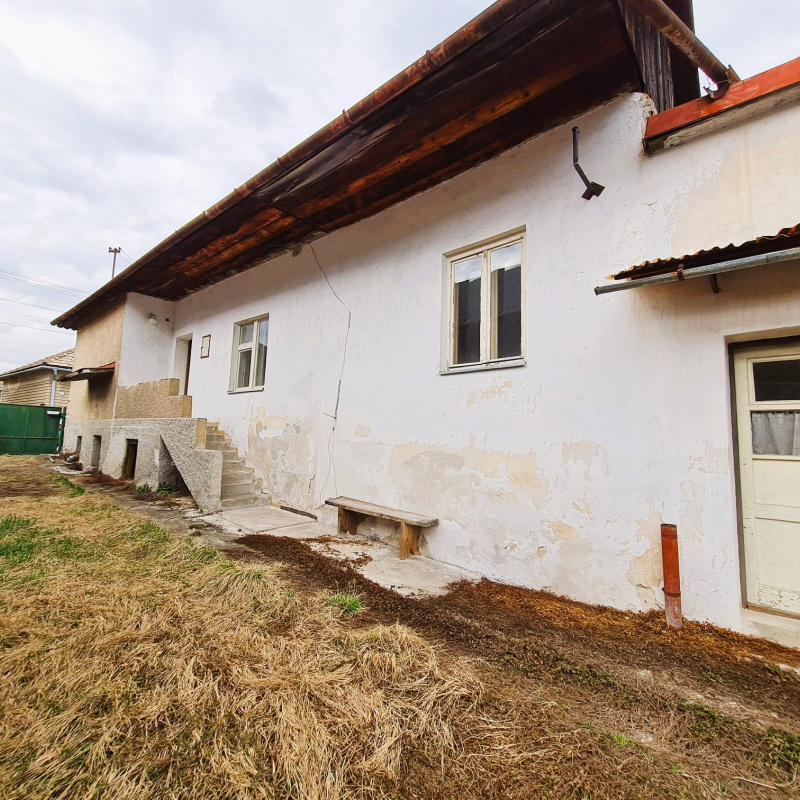  Nehnuteľnosti / PREDAJ: dom v pôvodnom stave v kúpeľnej obci Brusno  - foto