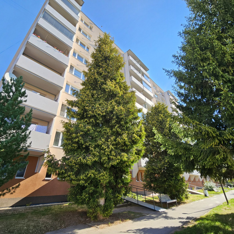 Nehnuteľnosti / PREDAJ: slnečný 3i byt 84m2 v centre Brezna - foto
