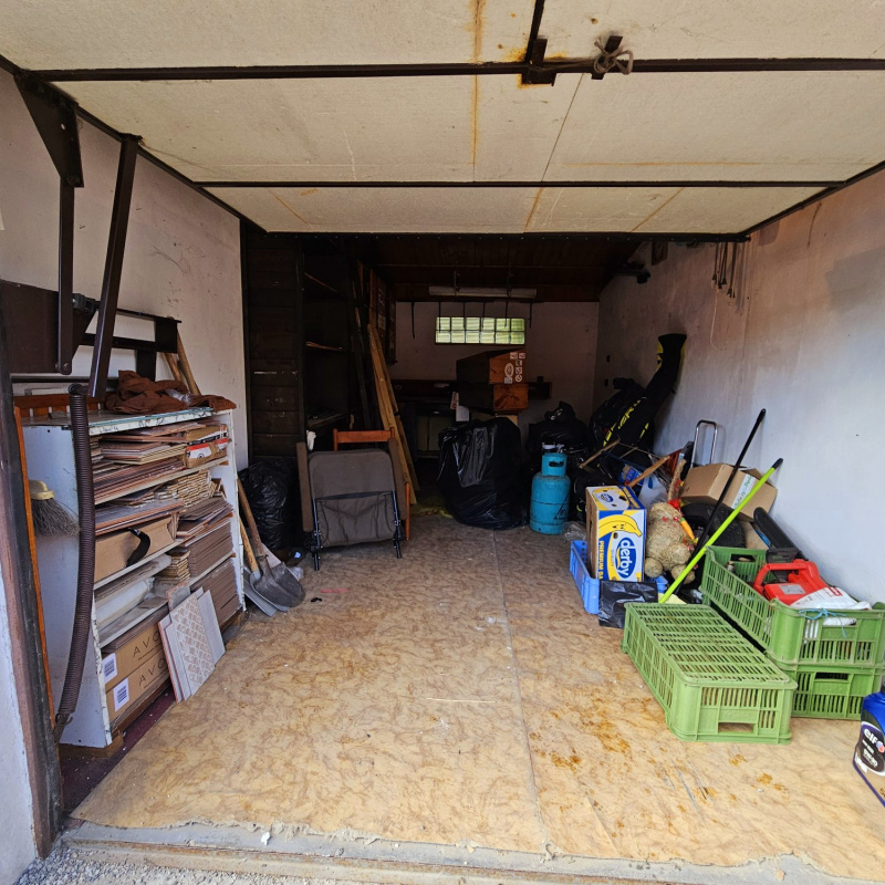  Nehnuteľnosti / PREDAJ: murovaná garáž 19m2 s elektrinou v Brezne - foto