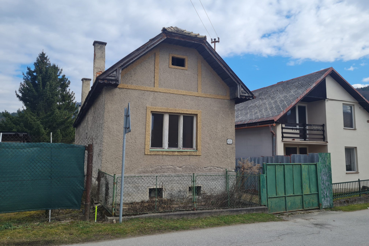 PREDAJ: dom v pôvodnom stave v obci Brusno s právoplatným stav. povolením  19min od BB