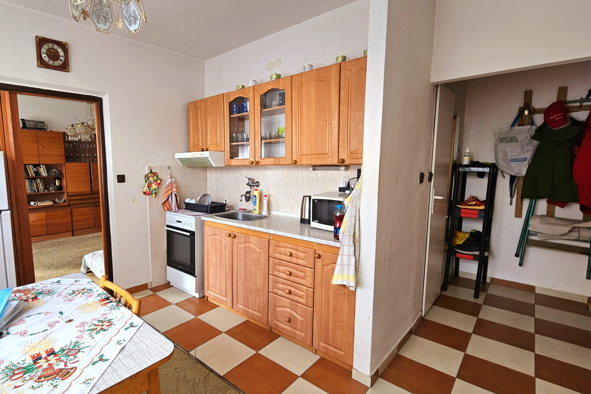 PREDAJ: útulný slnečný 1izbový byt v centre Brezna